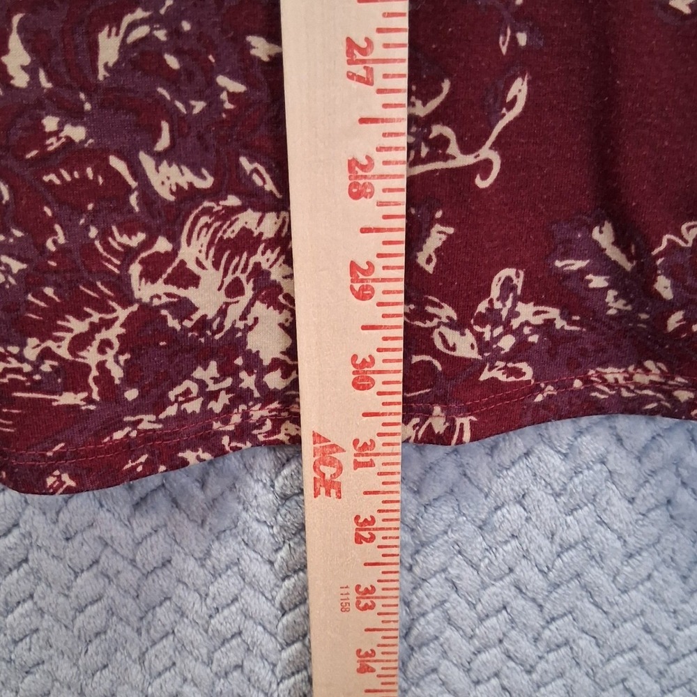 LuLaRoe Perfect Tee 2XL Burgundy Floral Short Sleeve Tunic Scoop Neck Top - Picture 5 of 7